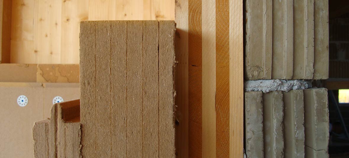 Argilla cruda mattoni sul muro sezione